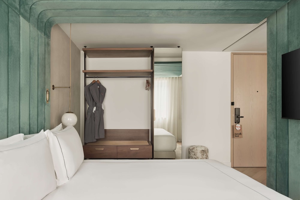 Canopy by Hilton London City