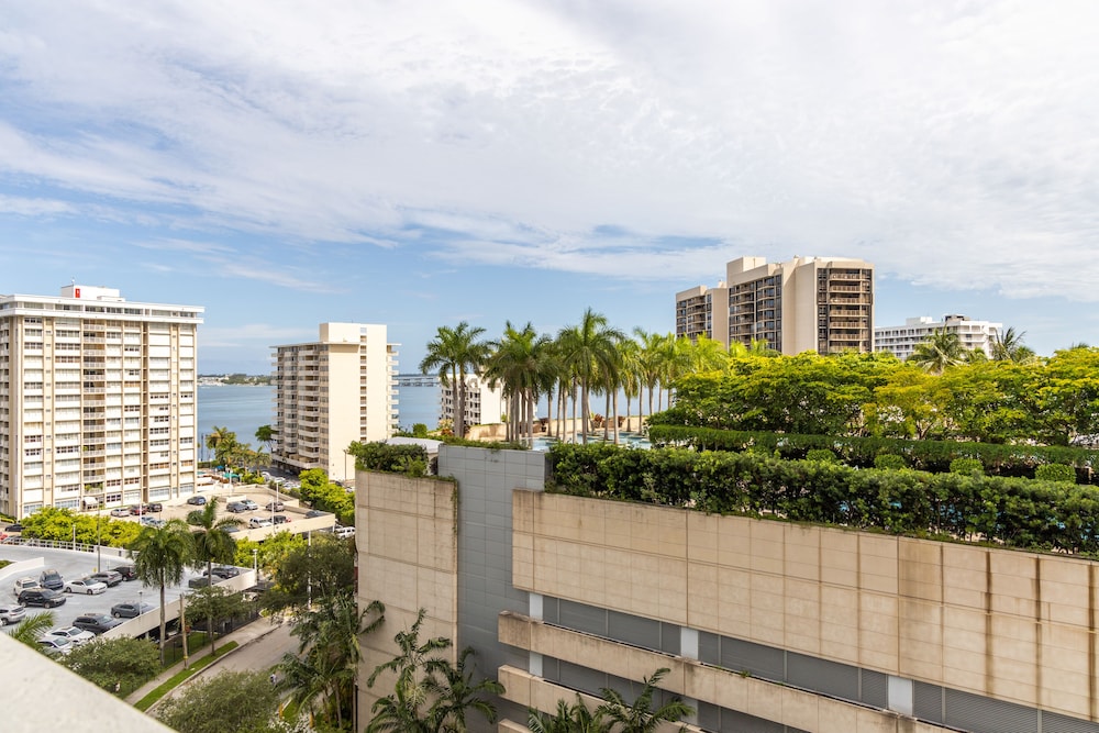 Fortune House Hotel Suites