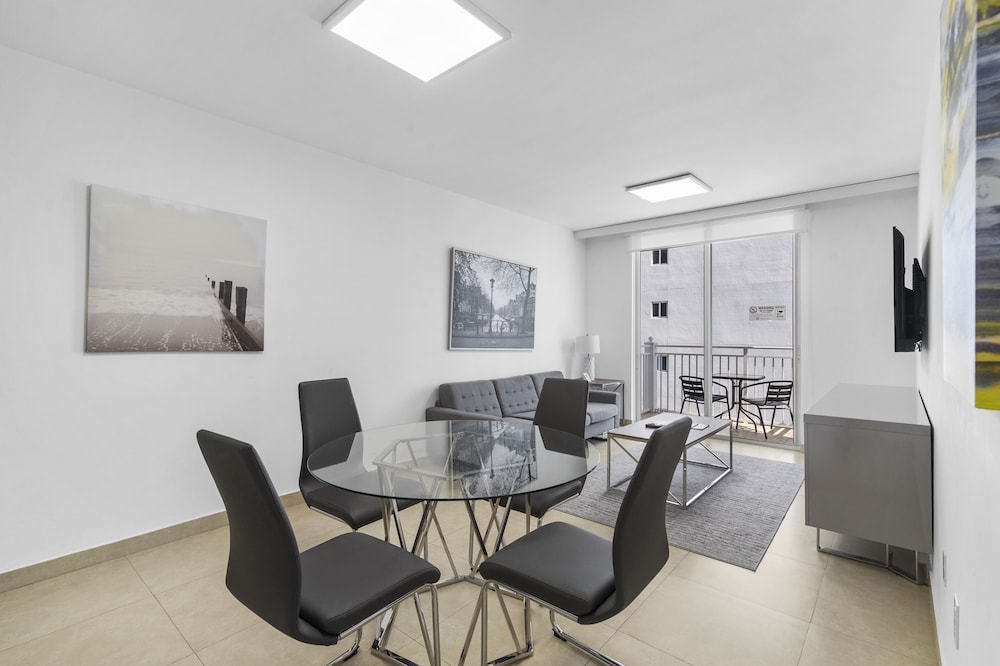 Fortune House Hotel Suites