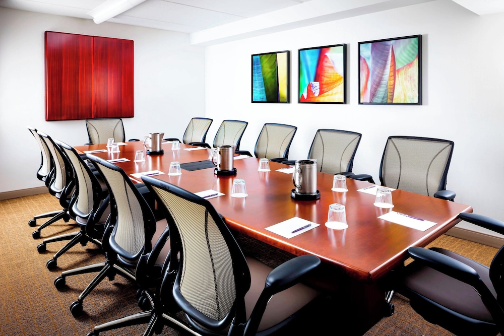 Sheraton Suites Orlando Airport Hotel