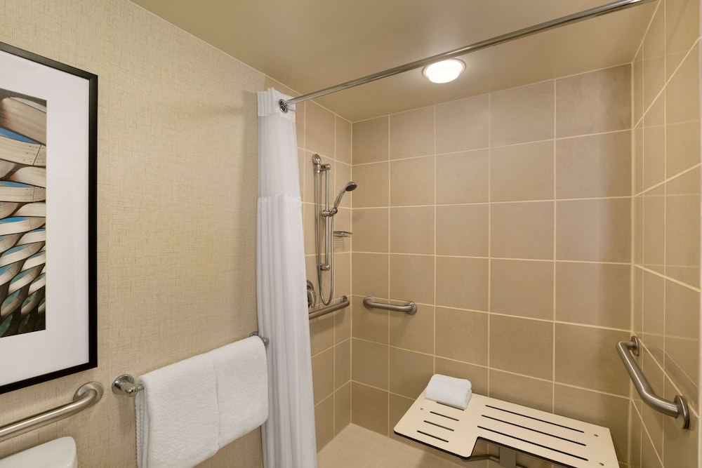 Hilton Chicago Magnificent Mile Suites